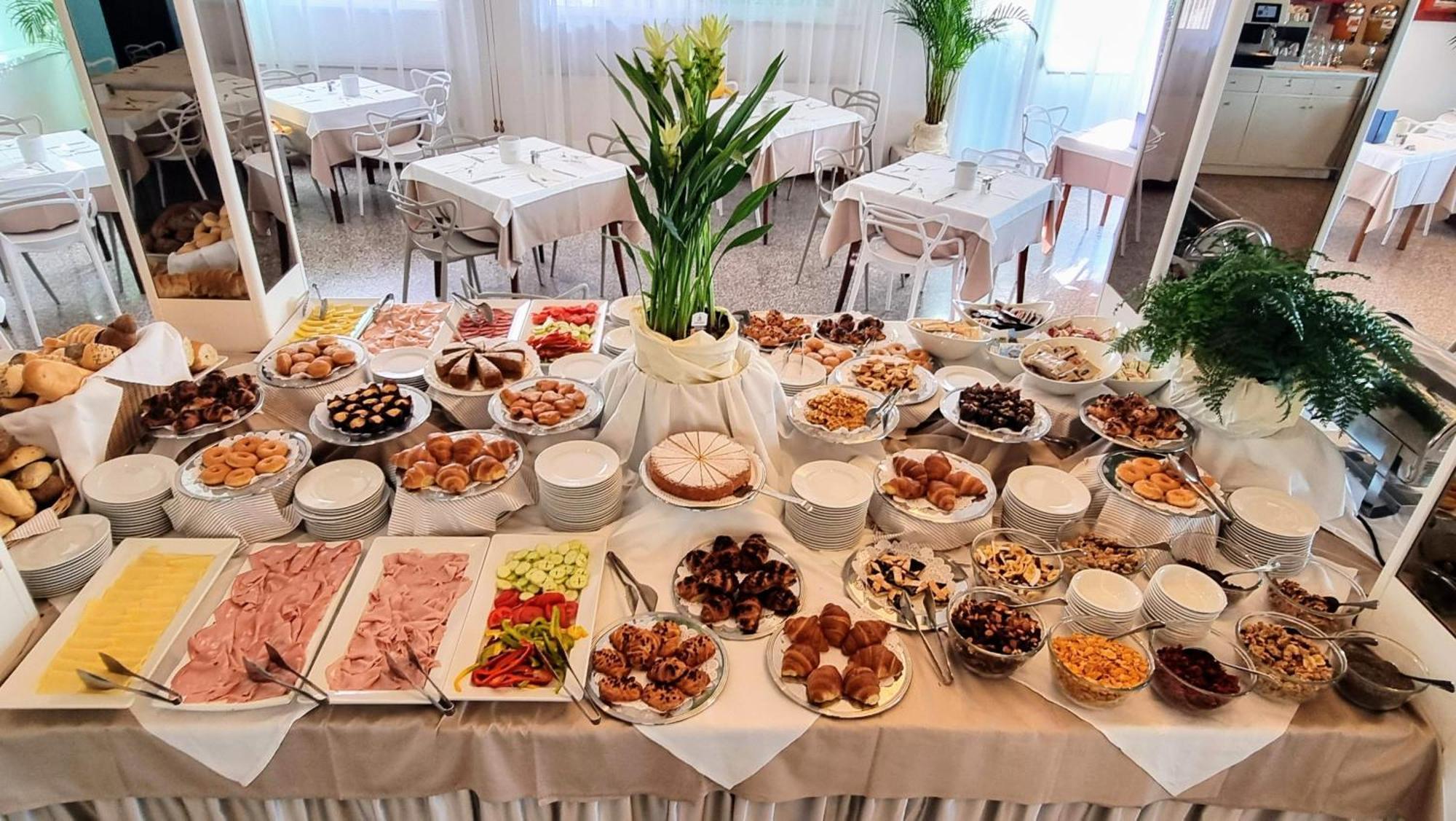 Hotel Bristol لينانو سابيادورو المظهر الخارجي الصورة