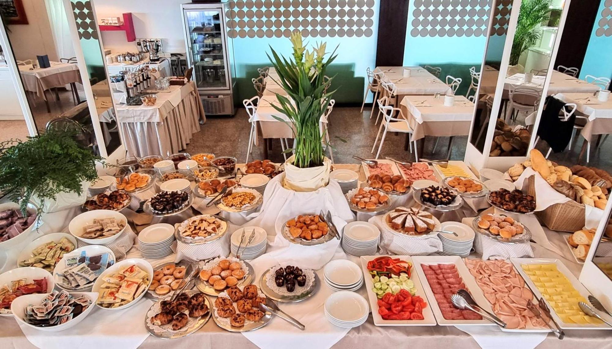 Hotel Bristol لينانو سابيادورو المظهر الخارجي الصورة