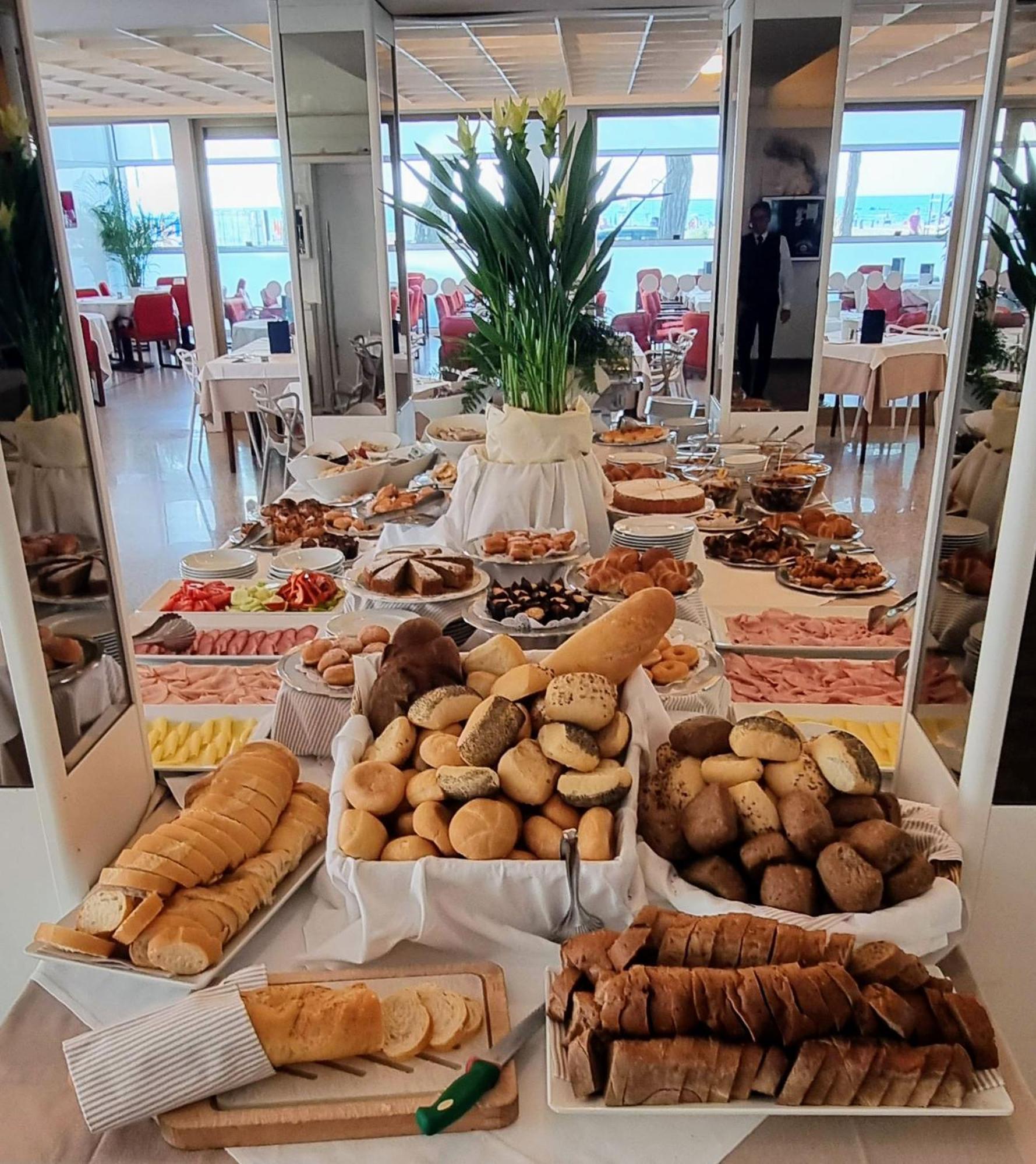 Hotel Bristol لينانو سابيادورو المظهر الخارجي الصورة