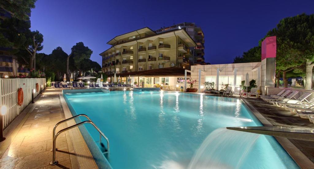 Hotel Bristol لينانو سابيادورو المظهر الخارجي الصورة