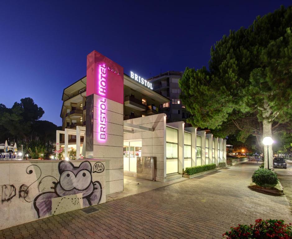 Hotel Bristol لينانو سابيادورو المظهر الخارجي الصورة