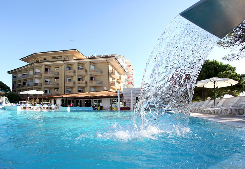 Hotel Bristol لينانو سابيادورو المظهر الخارجي الصورة