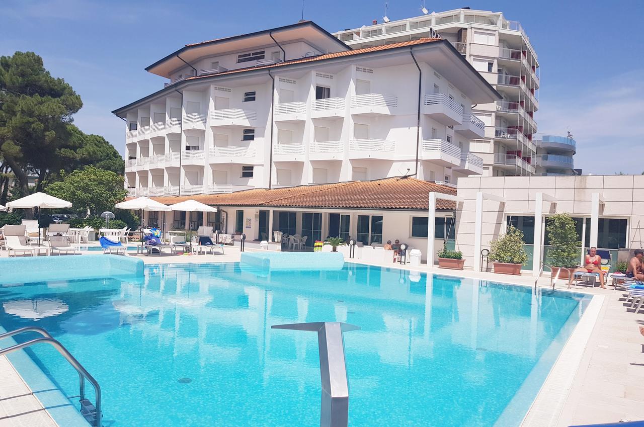 Hotel Bristol لينانو سابيادورو المظهر الخارجي الصورة
