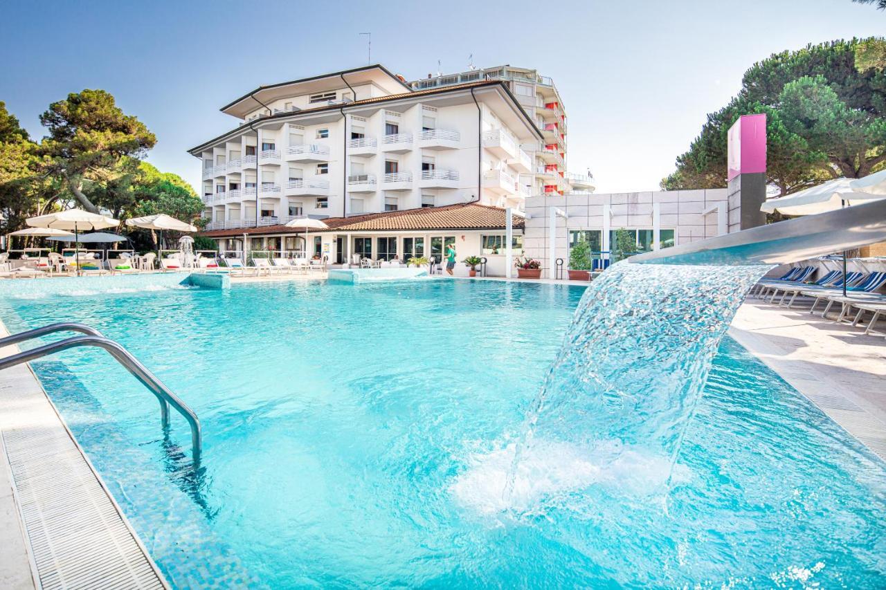 Hotel Bristol لينانو سابيادورو المظهر الخارجي الصورة