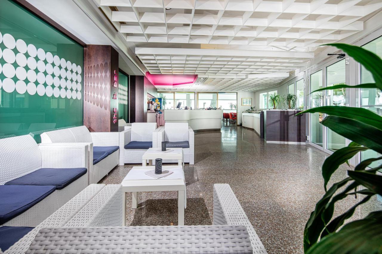 Hotel Bristol لينانو سابيادورو المظهر الخارجي الصورة